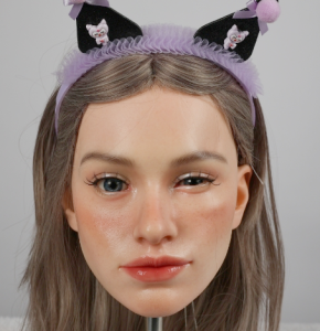 Mechanically closable eyelids